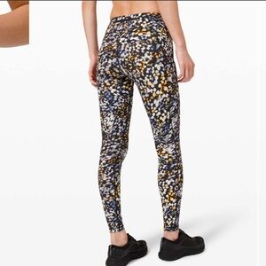 Lululemon Speed Up Tight 28" *Full-On Luxtreme
Metropolis Glow Multi 6